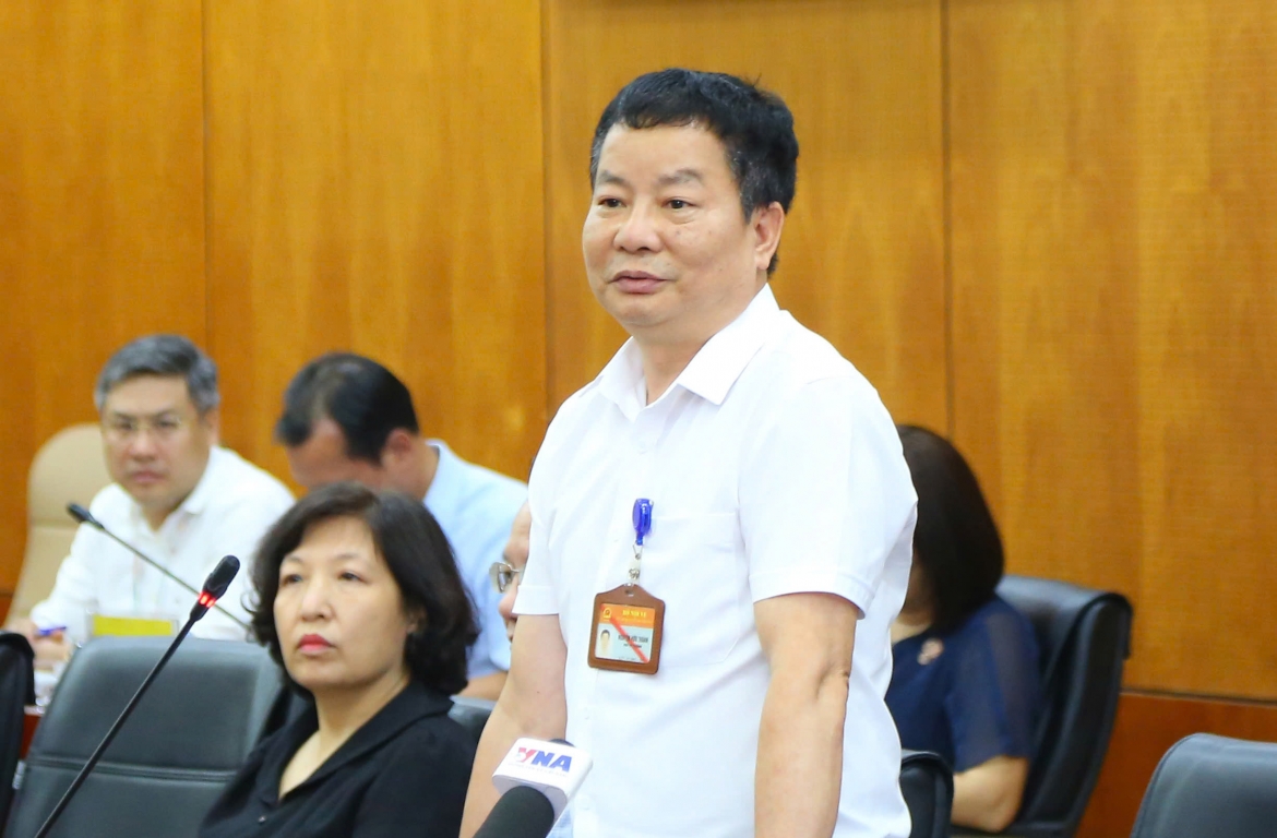 Phó Vụ trưởng Vụ Chính quyền địa phương, Bộ Nội vụ Nguyễn Hữu Thành thông tin tại họp báo
