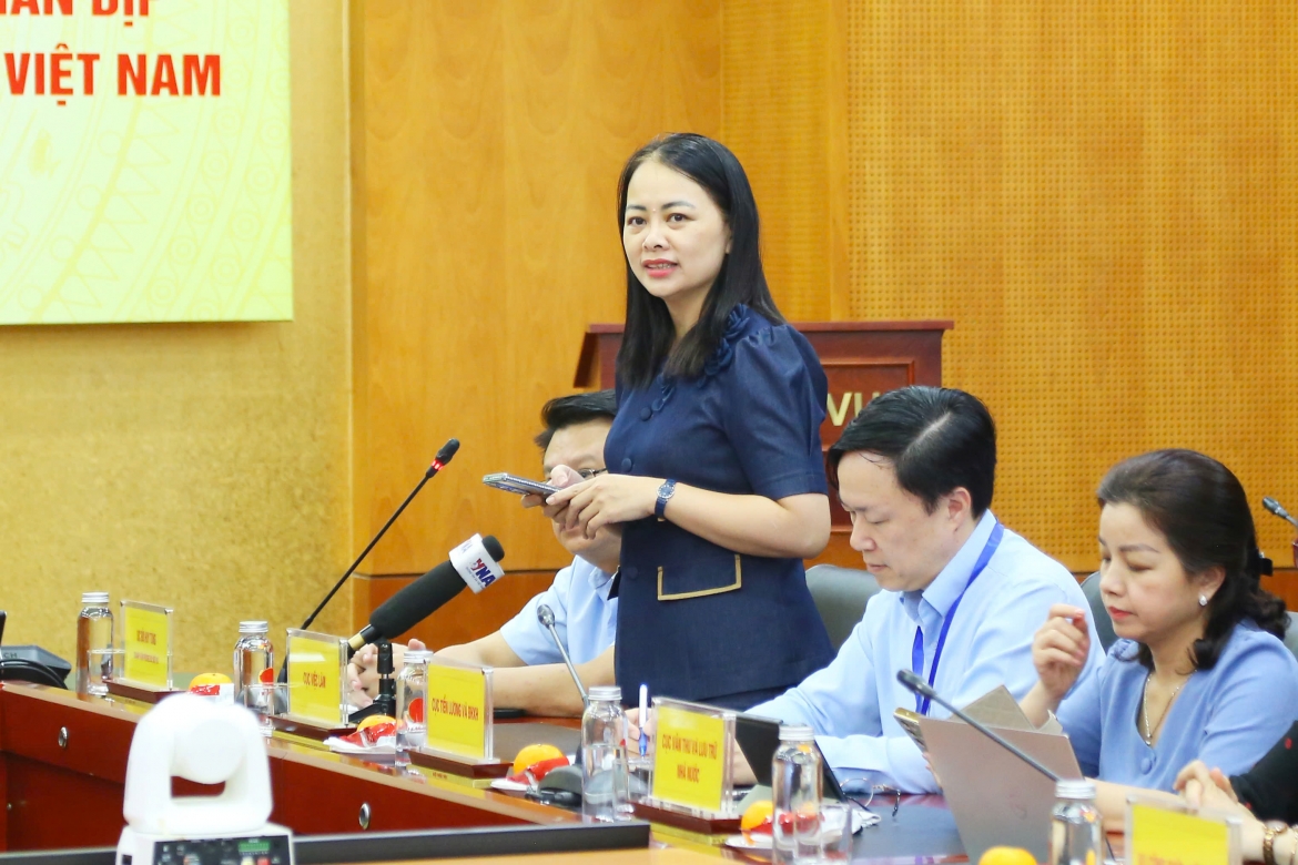 Phó Cục trưởng Cục Việc làm Chu Thị Hạnh thông tin tại họp báo