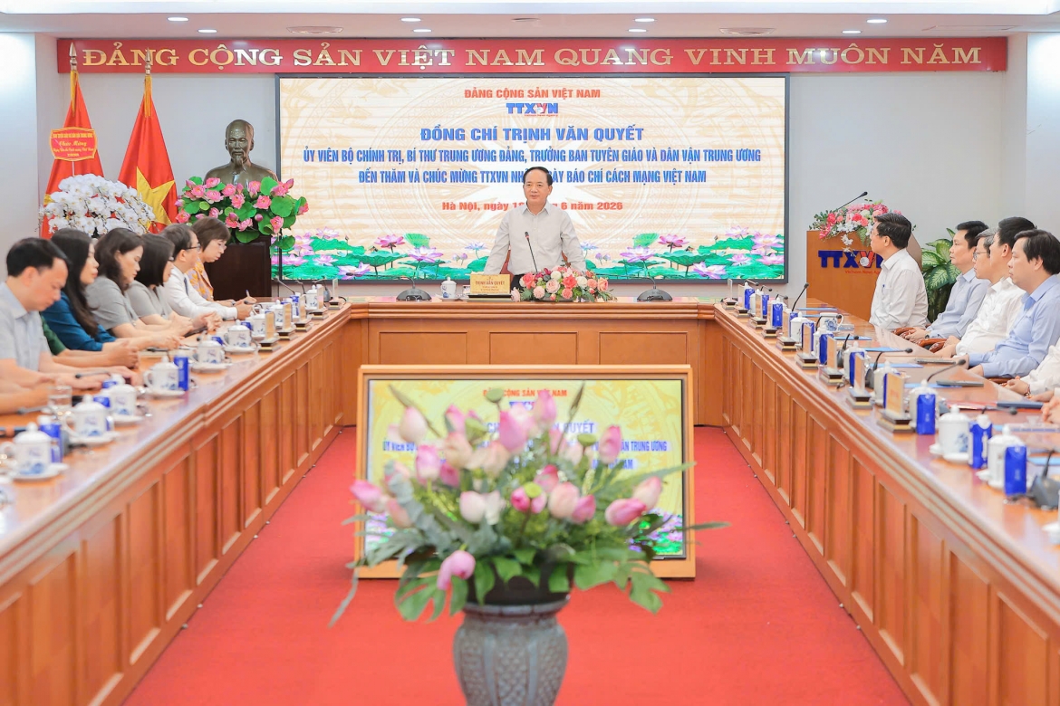Đồng chí Trịnh Văn Quyết chúc mừng toàn thể lãnh đạo và người lao động TTXVN 101 năm Ngày Báo chí Cách mạng Việt Nam.