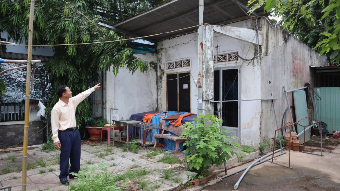 Gia đình ông Mai Thế Tám sẵn sàng hiến đất, dỡ cả nhà để làm đường giao thông 