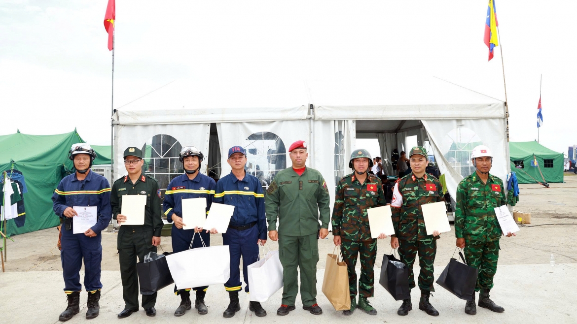 Chính phủ Venezuela trao Huy chương Anh hùng Venezuela tặng Đoàn cứu nạn, cứu hộ Việt Nam