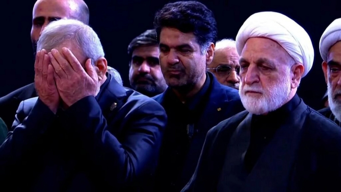 Chánh án Tòa án tối cao Iran Gholamhossein Mohseni Ejei (ngoài cùng bên phải) tham dự lễ tiễn biệt cố Lãnh tụ tối cao Ayatollah Ali Khamenei tại Tehran vào ngày 3 tháng 7 năm 2026. Ảnh: IRIB