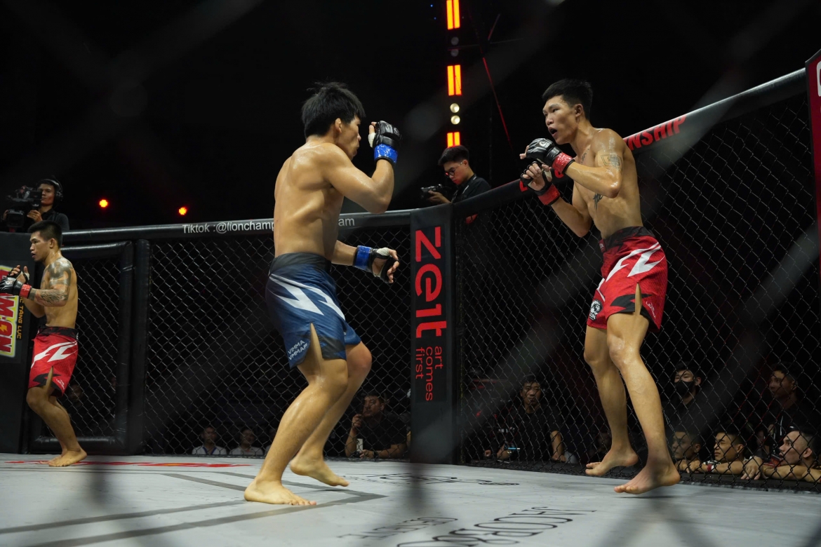 Ở trận MMA Duo (đánh đôi), Trần Việt Anh &amp; Hà Thế Anh đối đầu Peng Zheng Wen và Qiansa Luoluo. (Ảnh: BTC). 