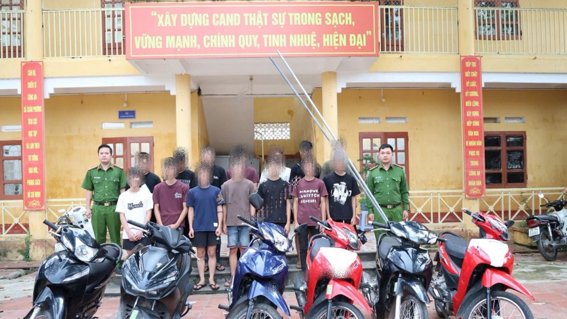 Khởi tố 13 đối tượng là thanh thiếu niên gây rối trật tự công cộng.