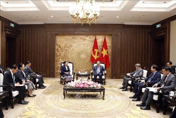 Tổng Bí thư, Chủ tịch nước Tô Lâm tiếp Trưởng Ban Tổ chức Trung ương Đảng Nhân dân Cách mạng Lào Sisay Leudetmounsone. Ảnh: Thống Nhất/TTXVN