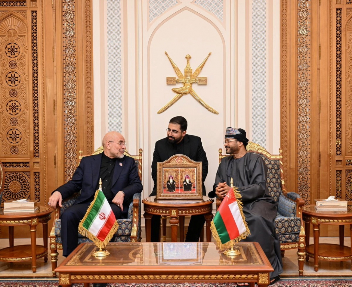 Bộ trưởng Ngoại giao Oman Sayyid Badr Albusaidi, gặp gỡ phái đoàn Iran do Chủ tịch Quốc hội Mohammad Baqer Qalibaf dẫn đầu tại Muscat, Oman hôm 22/6 (Ảnh: Reuters)