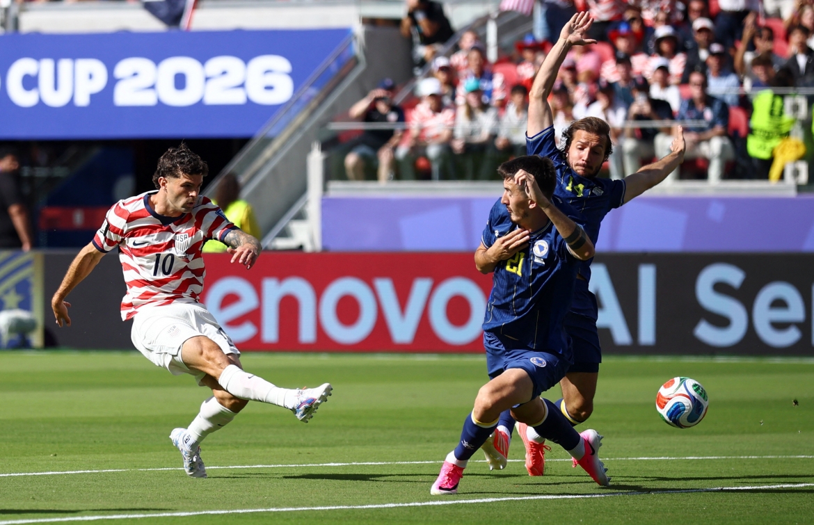 Pha dứt điểm của Pulisic. (Ảnh: Reuters)