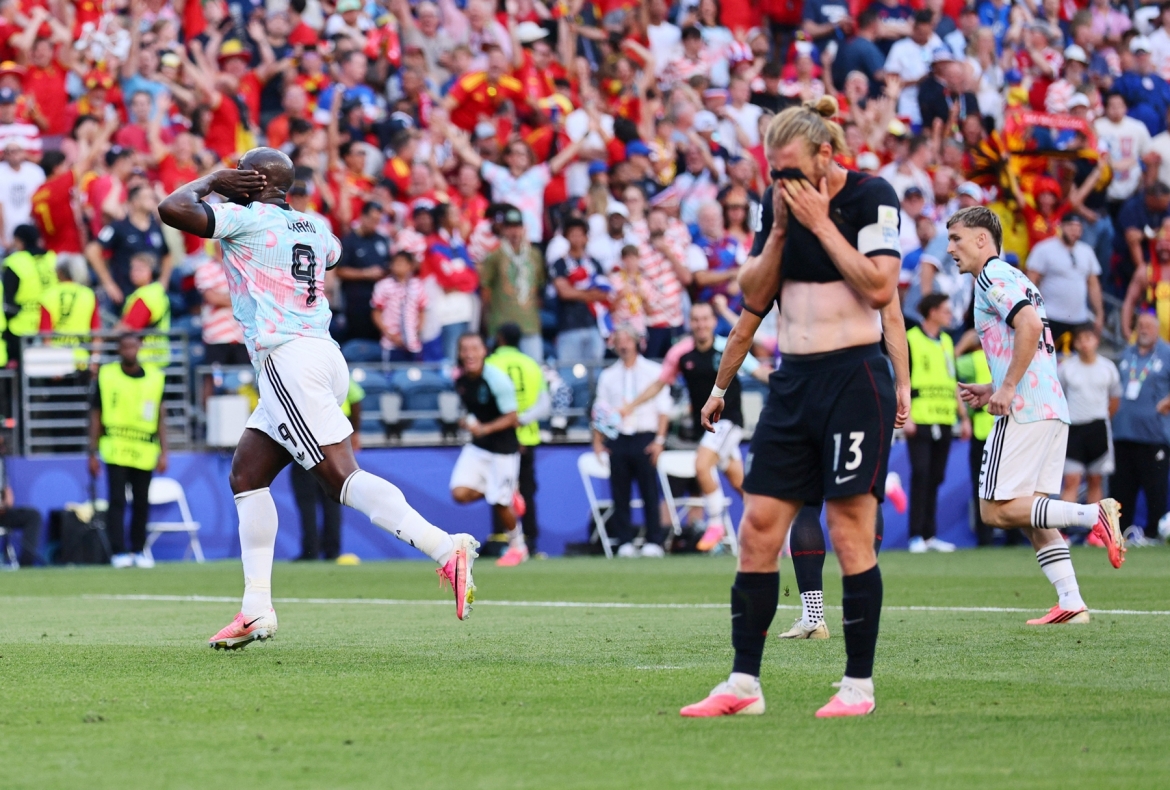 Lukaku vào sân từ ghế dự bị và ấn định chiến thắng 4-1 cho Bỉ ở phút 90+3. (Ảnh: Reuters)