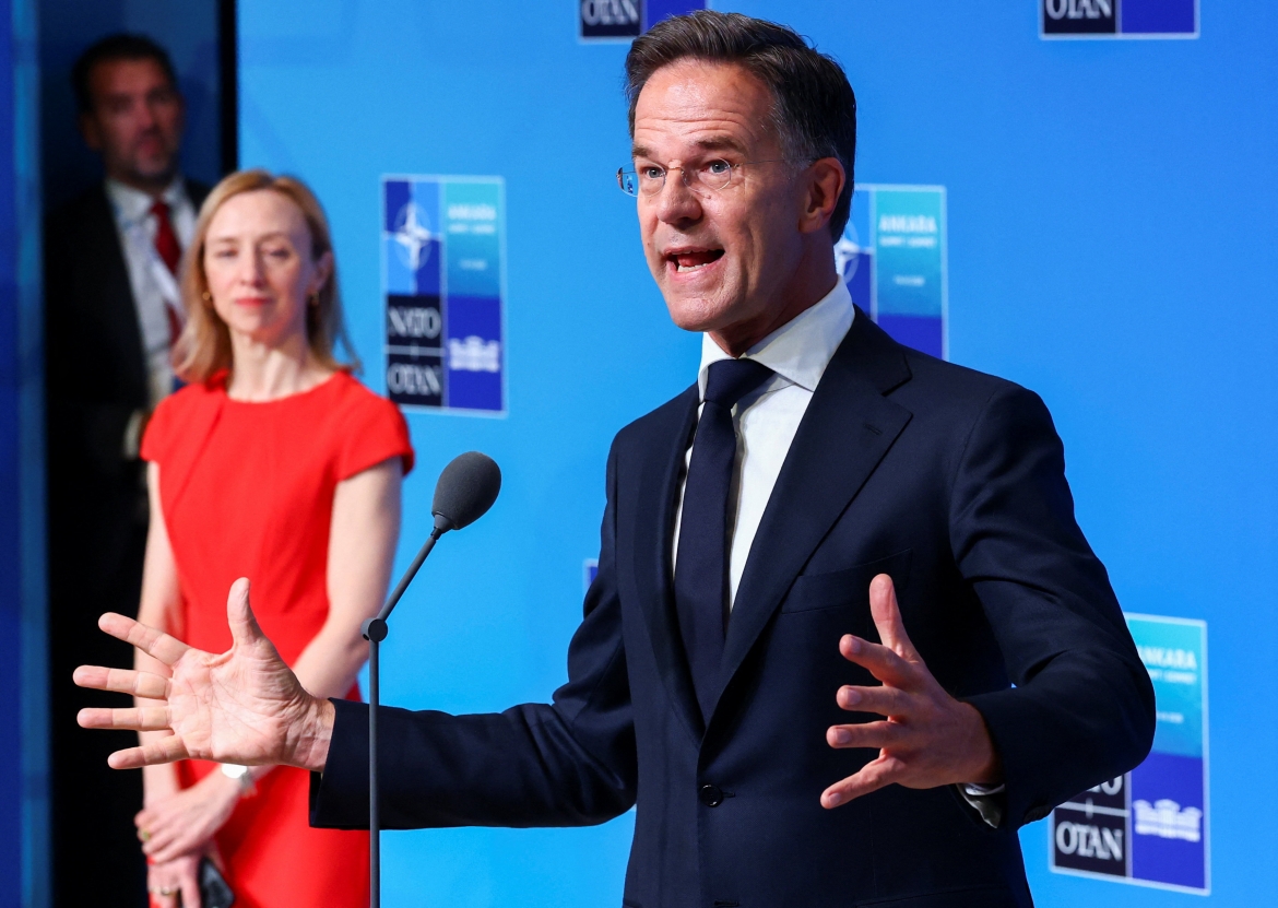 Tổng thư ký NATO Mark Rutte phát biểu với báo chí ngay trước phiên khai mạc Hội nghị Thượng đỉnh, sáng ngày 8/7 (Ảnh: Reuters)