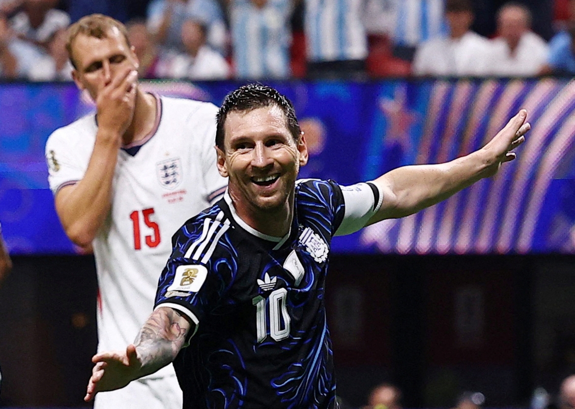 Messi lập cú đúp kiến tạo để giúp Argentina lội ngược dòng thắng Anh 2-1. (Ảnh: Reuters)