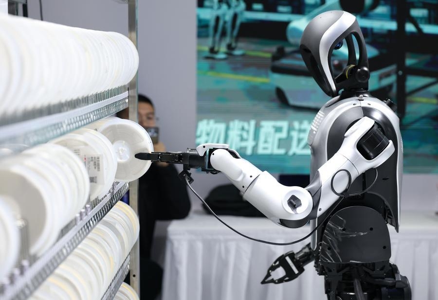 Một robot trình diễn tại Triển lãm Khoa học Viễn tưởng và Công nghệ Tương lai Quốc tế Bắc Kinh 2026 ở thủ đô Bắc Kinh, Trung Quốc ngày 27/3 (Ảnh: Xinhua)