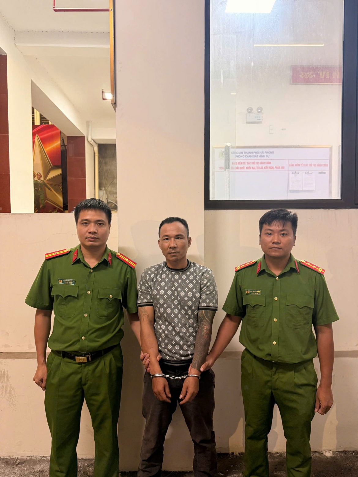 Nghi phạm bị lực lượng Công an bắt giữ.
(Ảnh: Công an Hải Phòng)