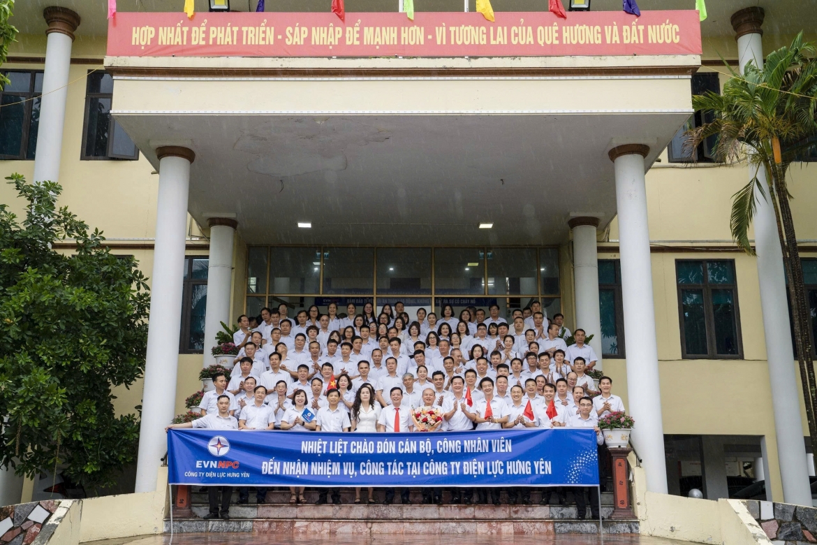 Đội ngũ cán bộ, nhân viên EVNNPC đoàn kết, gắn kết, phát huy hiệu quả mô hình tổ chức sau 01 năm triển khai công tác sáp nhập, tái cơ cấu.
