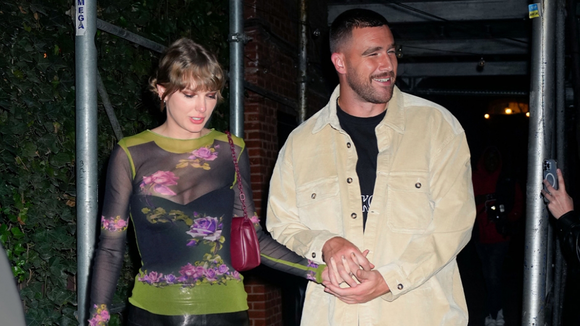 Taylor Swift và Travis Kelce tại New York tháng 10/2023. (Ảnh: Gotham/GC Images)