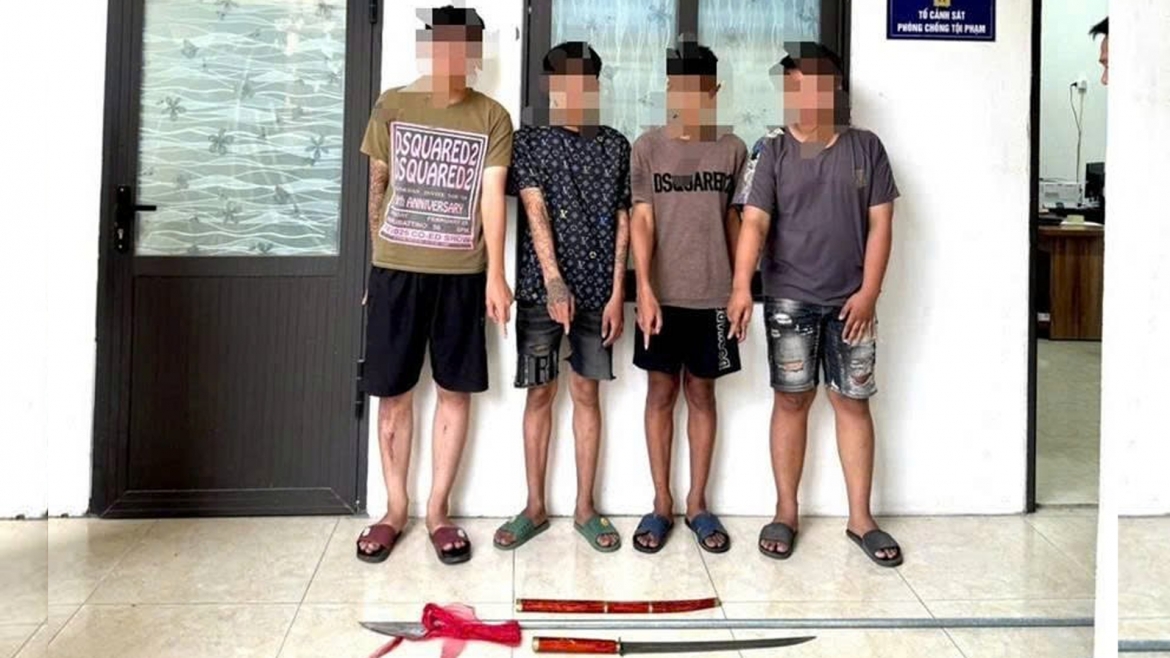 4 đối tượng và một số tang vật tại cơ quan công an