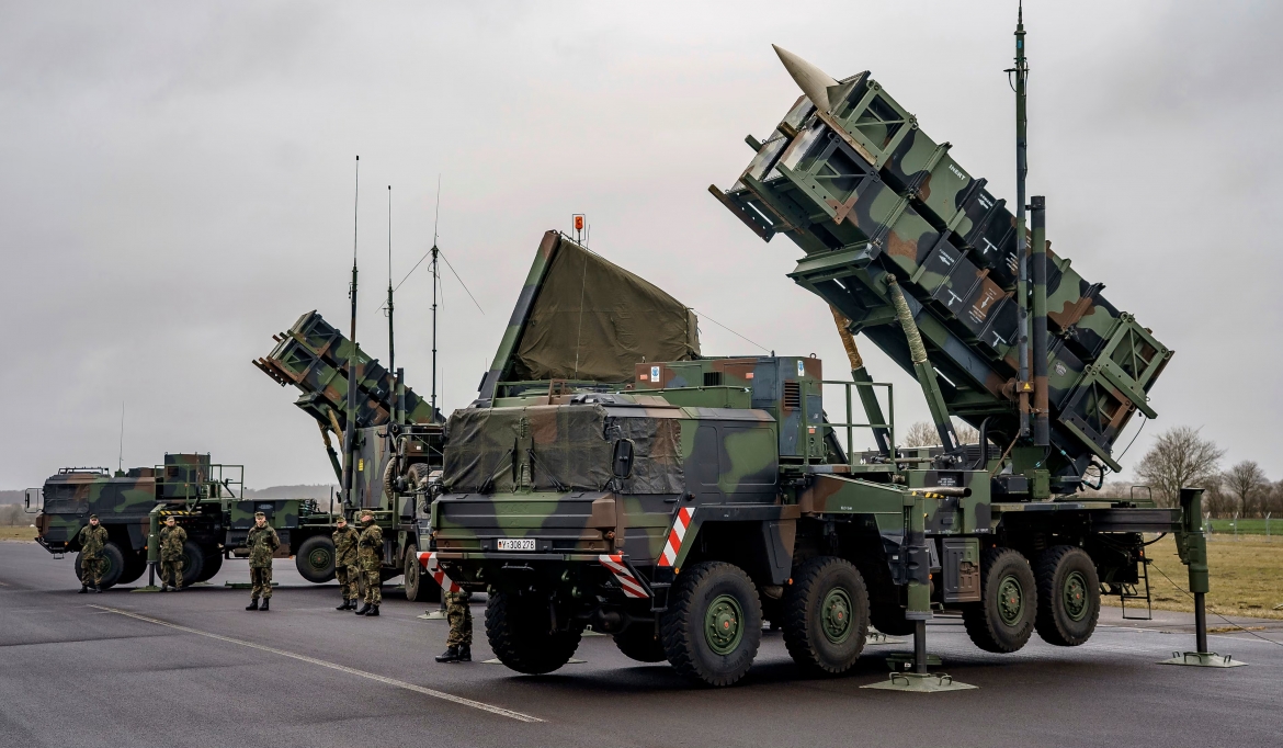 Một tổ hợp tên lửa phòng không Patriot PAC-3 của Mỹ (Ảnh: AP)