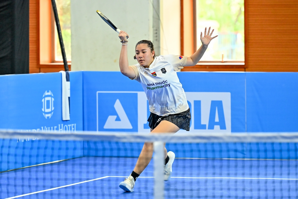 Tay vợt Sophia Huỳnh Trần