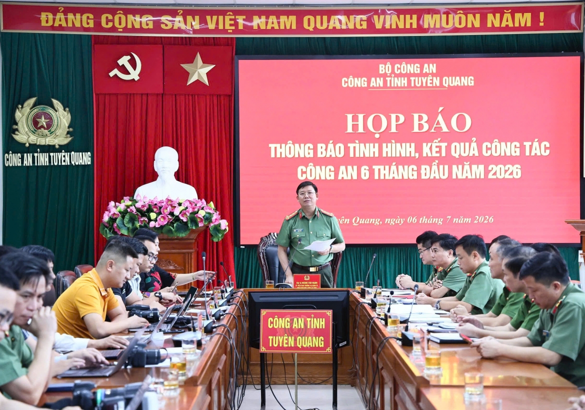 Công an tỉnh Tuyên Quang tổ chức buổi họp báo công tác cung cấp thông tin về tình hình, kết quả công tác Công an 6 tháng đầu năm 2026. (Ảnh: Công an cung cấp)