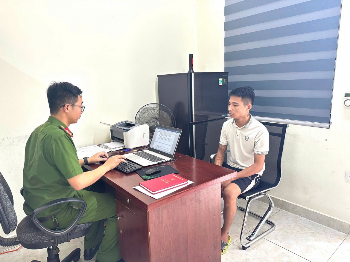 Đối tượng Nguyễn Duy Khánh tại cơ quan công an