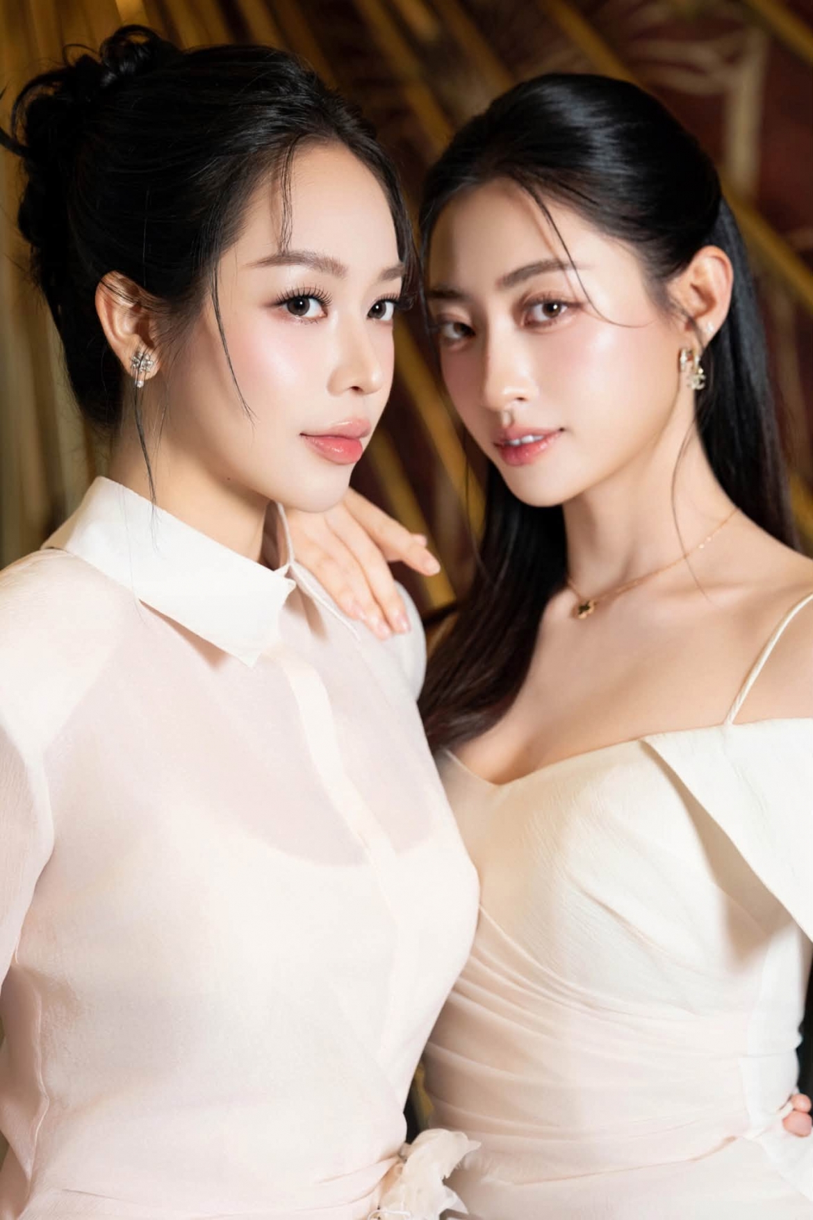 Xuất hiện tại một sự kiện ở Hà Nội, Hoa hậu Thanh Thủy gây chú ý khi đứng chung khung hình với Lương Thùy Linh. Không chỉ ghi điểm bởi thần thái tự tin, nàng hậu còn khiến khán giả trầm trồ với nhan sắc ngày càng thăng hạng.