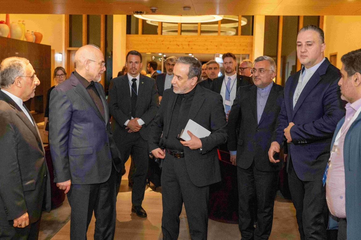 Bộ trưởng Ngoại giao Iran Seyyed Abbas Araghchi, và Chủ tịch Quốc hội Mohammad Bagher Ghalibaf tham dự cuộc đàm phán cấp cao với Mỹ tại khu nghỉ dưỡng Buergenstock, Thụy Sĩ ngày 20/6 (Ảnh: Reuters)