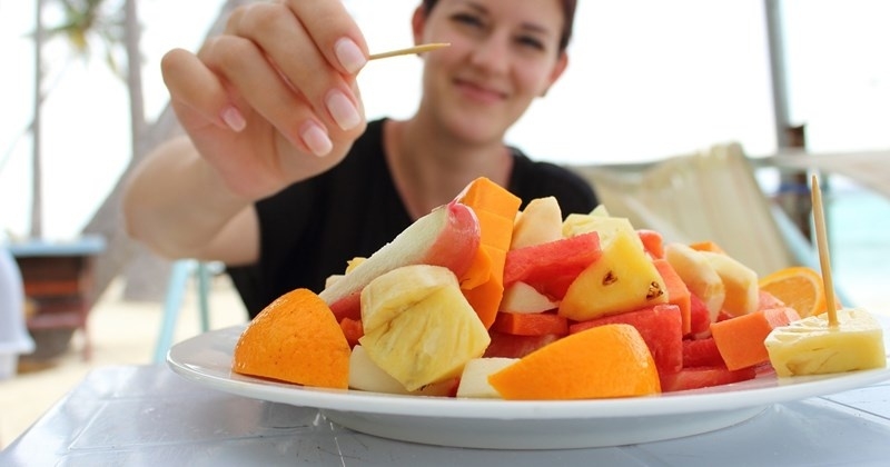 Việc bổ sung các loại trái cây giúp giảm cân vào thực đơn hàng ngày là một phương pháp tự nhiên, vừa thỏa mãn cơn thèm ngọt.
