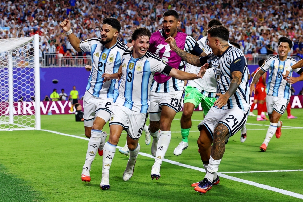 Argentina giành vé vào bán kết World Cup 2026 sau trận thắng kịch tính trước Thụy Sĩ. (Ảnh: Reuters)