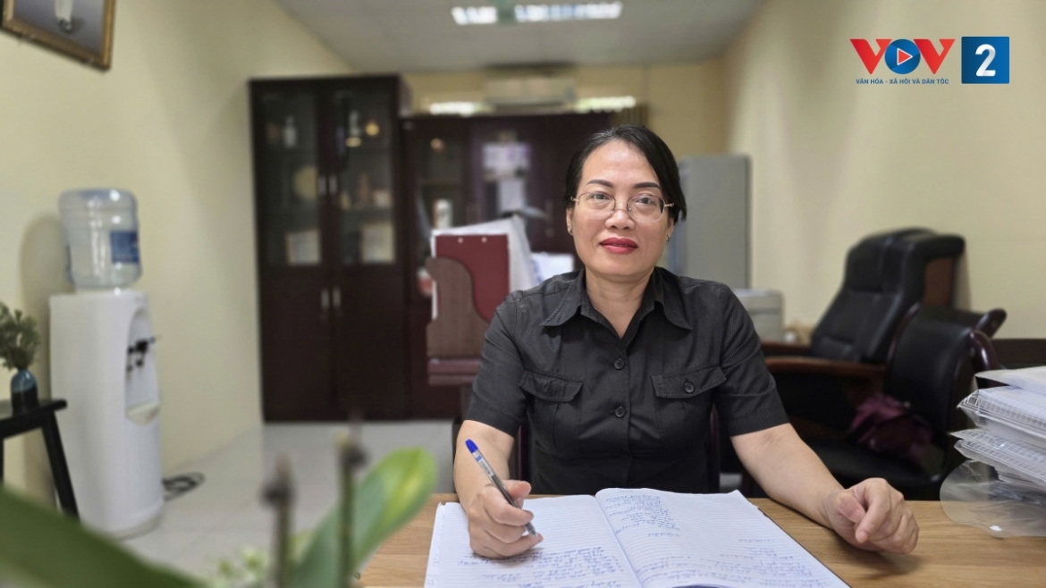 Bà Nguyễn Thị Hồng Nhung - Phó trưởng phòng Văn hóa - Xã hội, phường Vĩnh Tuy, Hà Nội
