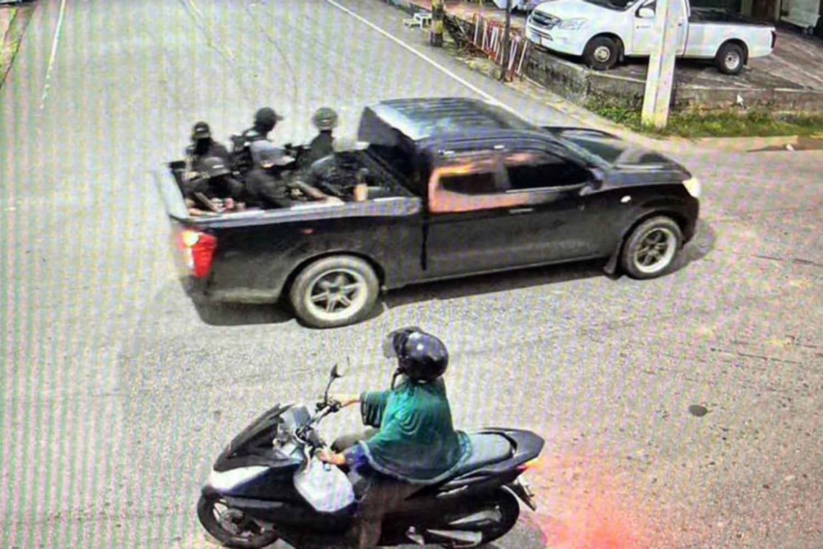 Ảnh camera an ninh ghi lại hình nhóm vũ trang tiến hành vụ tấn công đẫm máu hôm 22/7. Nguồn: Bangkok Post