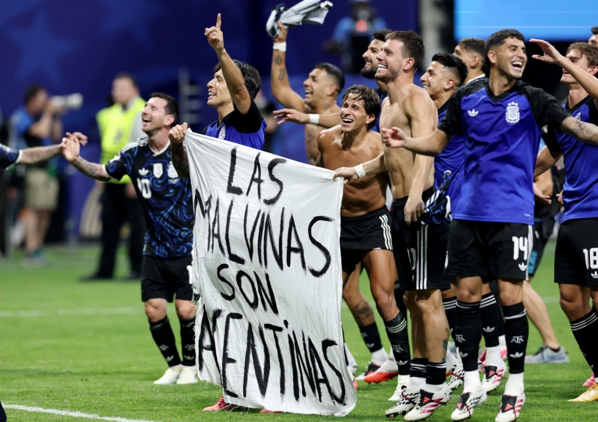 Argentina đối diện án phạt của FIFA (Ảnh: Reuters).