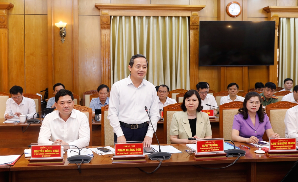 Chủ tịch UBND tỉnh Bắc Ninh Phạm Hoàng Sơn phát biểu tại buổi làm việc