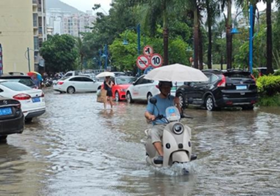 Bão Noul đổ bộ vào tỉnh Quảng Đông, Trung Quốc. Ảnh: Chinanews