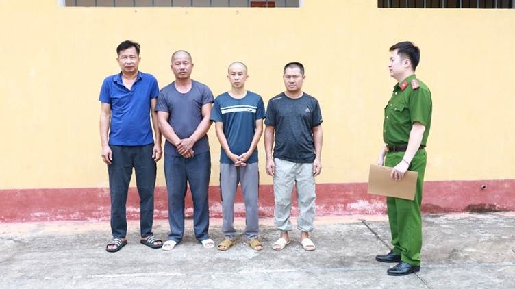 4 đối tượng đánh bạc tại xã Thái Bình, tỉnh Lạng Sơn.