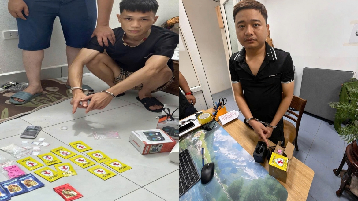 Đối tượng Hoàng Ngọc Khanh (bên trái) và đối tượng Hà Xuân Anh Đức cùng tang vật tại cơ quan công an