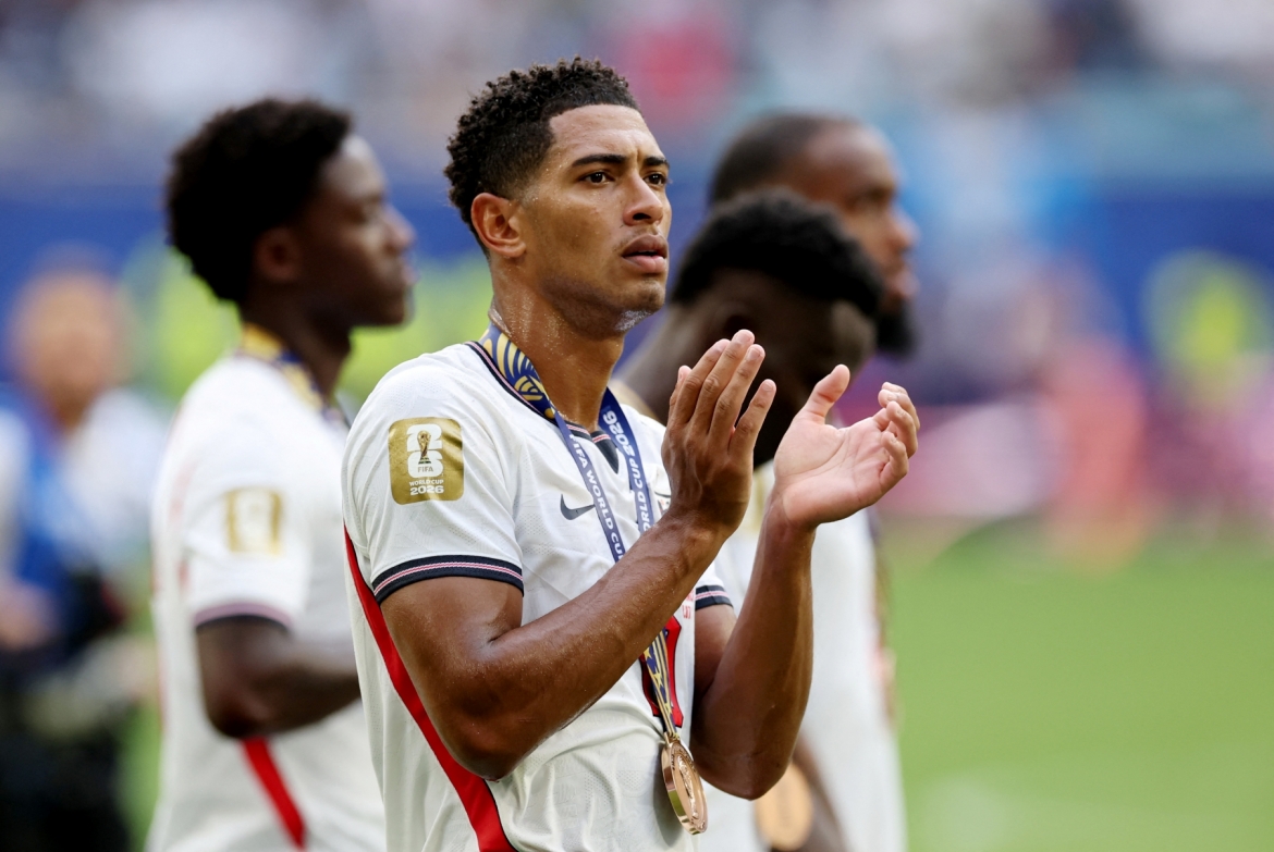 Tiền vệ: Jude Bellingham trở thành cầu thủ Anh ghi nhiều bàn thắng nhất trong một kỳ World Cup với 7 pha lập công. Jude Bellingham nổi bật ở khả năng đột phá mạnh mẽ và sự nguy hiểm khi xuất hiện trong vòng cấm. Tiền vệ này cũng khẳng định bản thân là cầu thủ của những trận đấu lớn khi tỏa sáng ở những thời khắc vô cùng khó khăn khi Anh chạm trán Mexico và Na Uy.