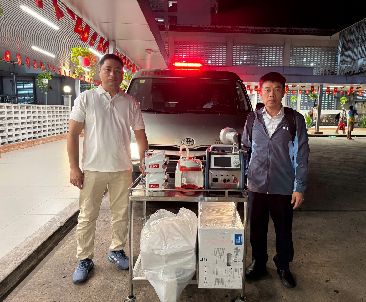 Bệnh viện Chợ Rẫy mang theo hệ thống ECMO để cấp cứu hồi sức cho nạn nhân (Ảnh: BVCR cung cấp)