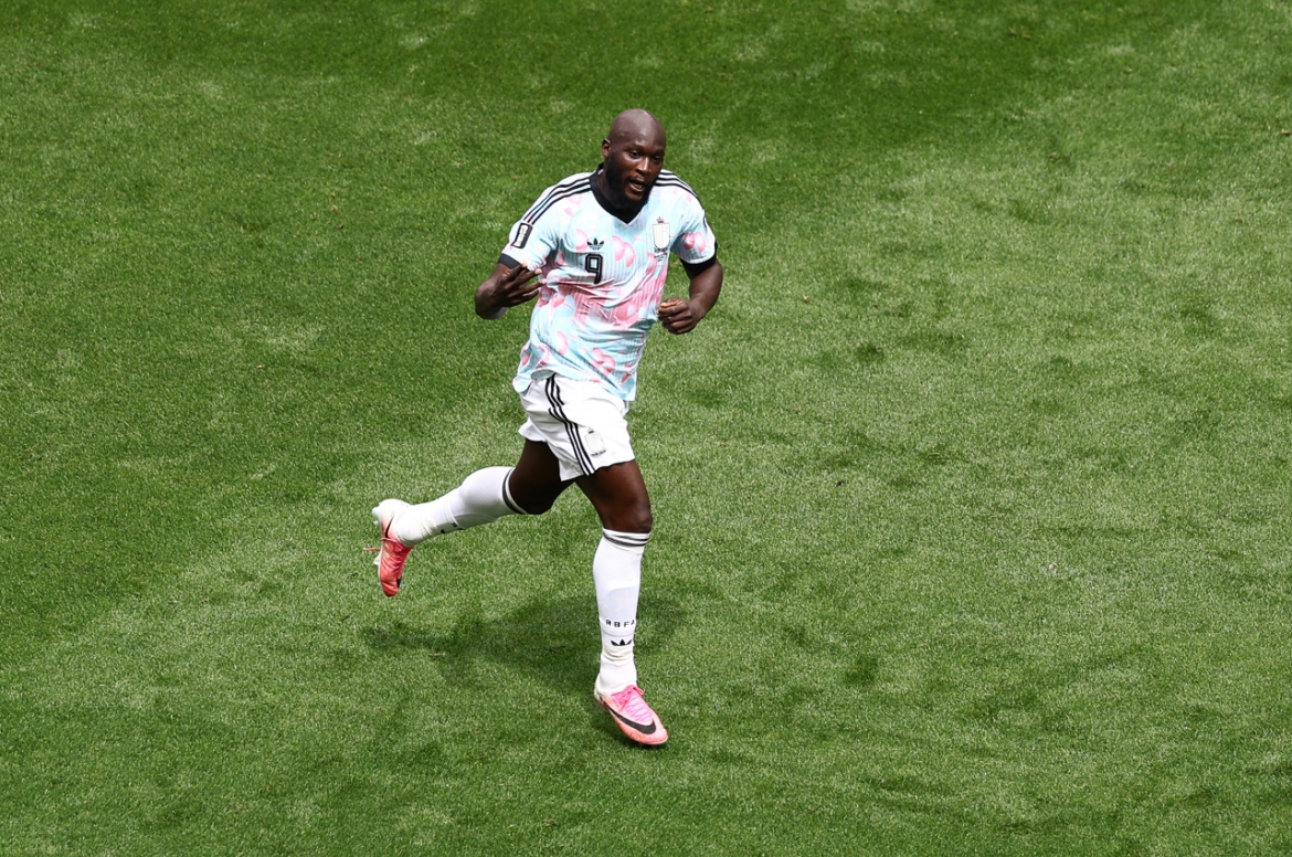 Lukaku ghi bàn rút ngắn tỉ số (Ảnh: Reuters)