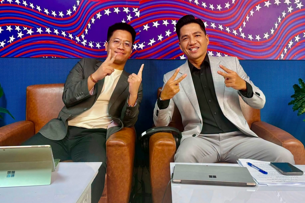 BLV Anh Quân và BLV Trí Viễn. (Ảnh: NVCC)