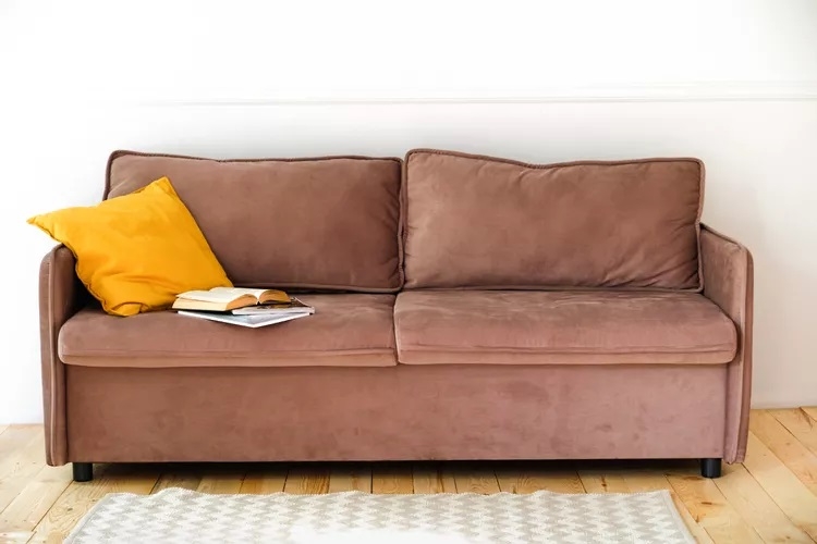 Sofa microfiber màu nâu hoặc be không còn được đánh giá cao. (Nguồn: Getty Images)