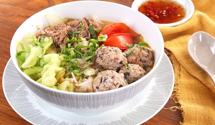 Chữ “bung” được cho là bắt nguồn từ chính cách chế biến của món ăn này.