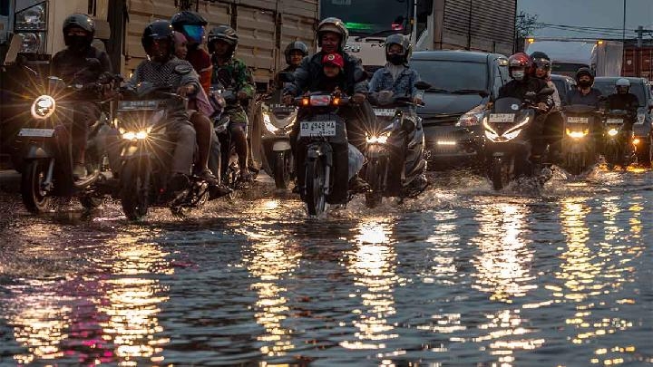 Các tuyến đường ở Trung Java, Indonesia thường xuyên bị ngập lụt do thuỷ triều. (Ảnh: Antara)