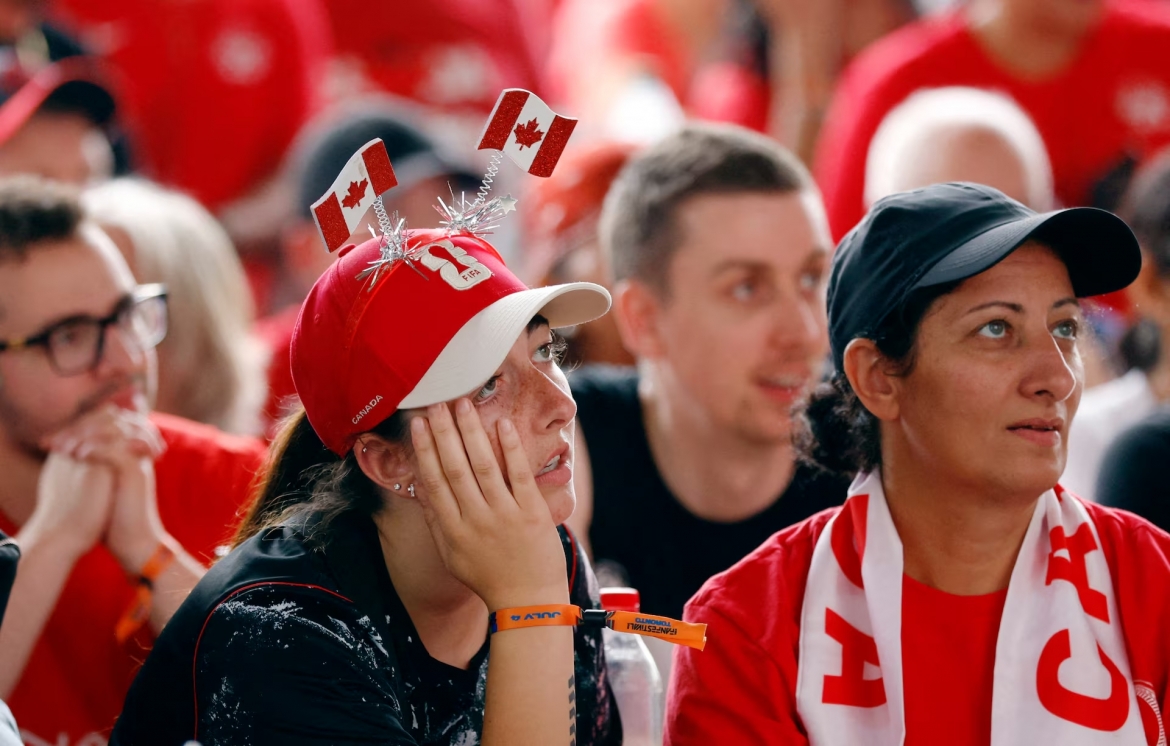 CĐV Canada thất thần sau trận thua Marốc.