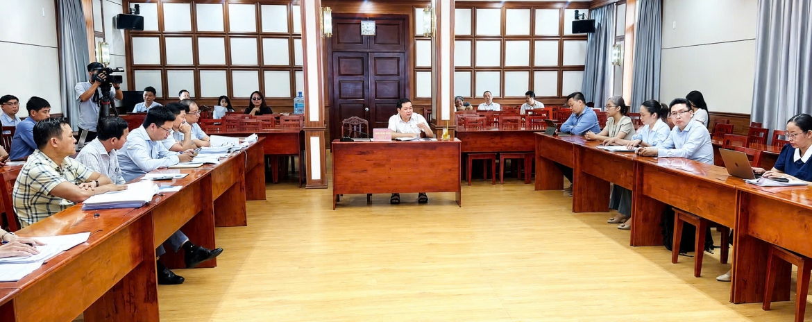 Giám đốc Sở Nông nghiệp và Môi trường TP.HCM Nguyễn Toàn Thắng chủ trì cuộc họp với Tổ công tác 1645 sáng 10/7. Ảnh: Nguyễn Châu