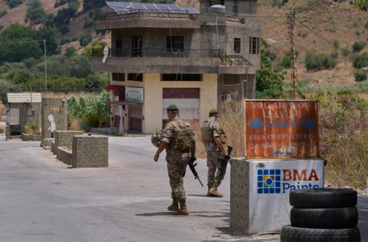 Binh sỹ Lebanon tại một trạm kiểm soát. Ảnh: AP