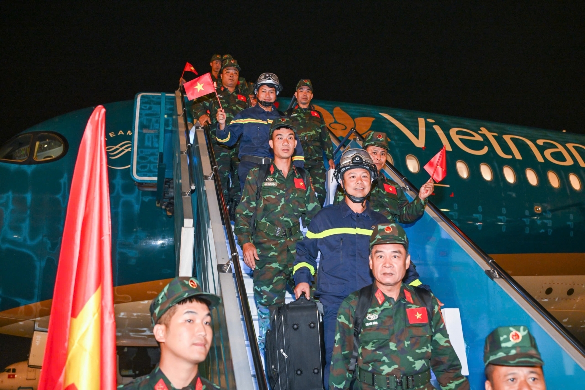 Mỗi chuyến bay đặc biệt của Vietnam Airlines không chỉ hoàn thành một nhiệm vụ, mà còn chuyên chở tinh thần nhân ái, trách nhiệm và sẻ chia của Việt Nam. Đó là cam kết của Hãng hàng không Quốc gia trong việc đồng hành cùng đất nước, kết nối những giá trị tốt đẹp và lan tỏa hình ảnh một Việt Nam nghĩa tình tới bạn bè quốc tế.