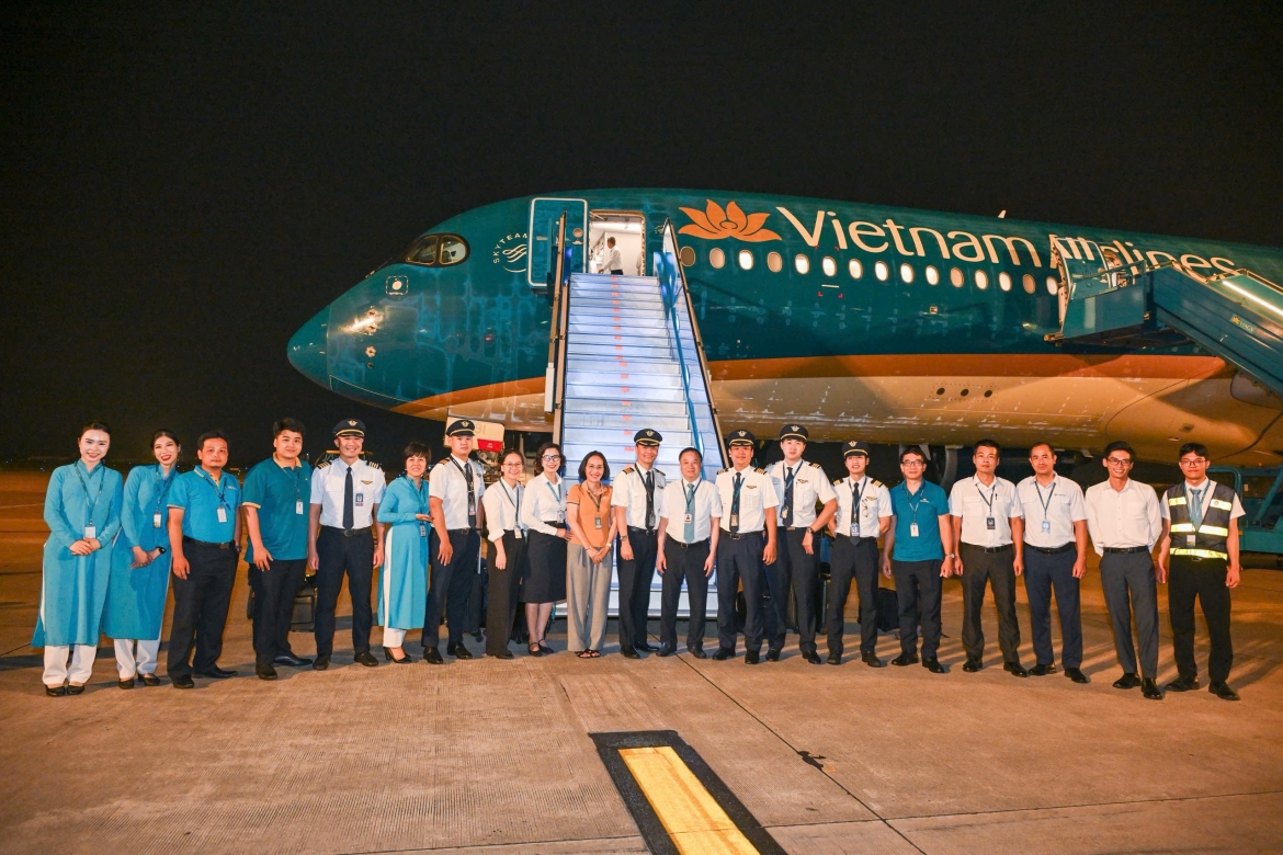 23h20 ngày 10/7, chuyến bay đặc biệt VN69 hạ cánh an toàn tại sân bay quốc tế Nội Bài, đưa 124 cán bộ, chiến sĩ trở về Tổ quốc, khép lại hành trình nhân đạo đầy ý nghĩa và nối trọn nghĩa tình từ Venezuela về Việt Nam.