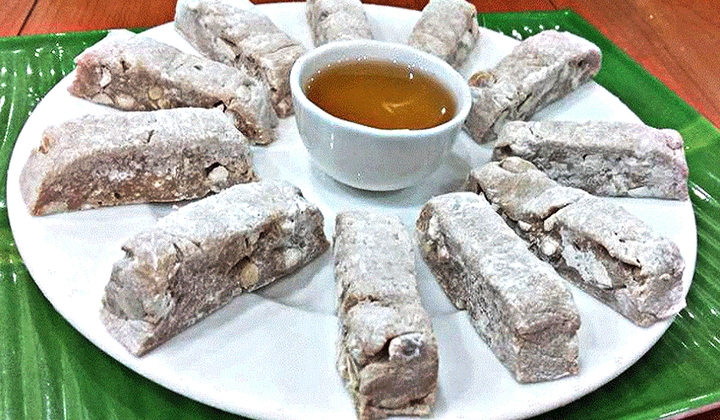 Chè lam thực chất là một loại bánh ngọt truyền thống, chứ không phải món chè nước (Ảnh: Bách hóa xanh)
