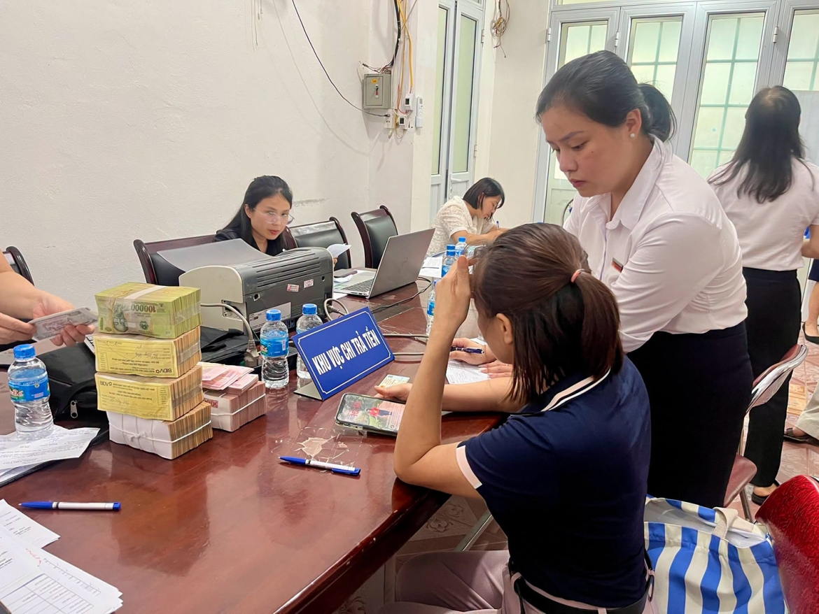 Nhiều hộ dân đã nhận tiền chi trả đền bù GPMB dự án (Nguồn ảnh: UBND phường Tân Giang)