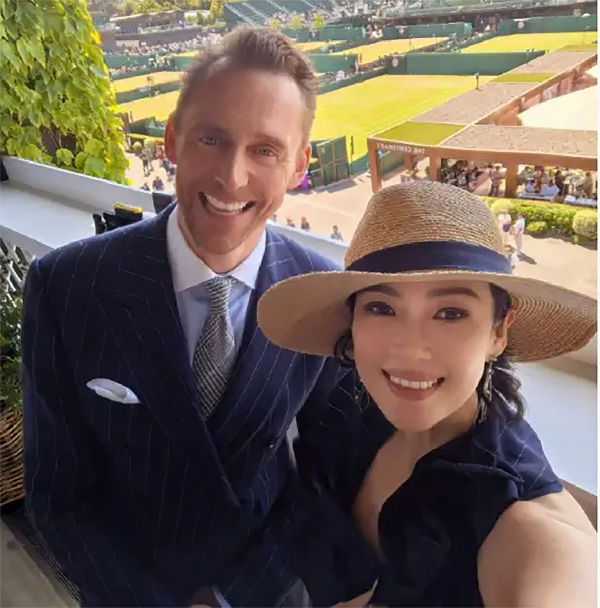 Chương Tử Di và nam tài tử nước Anh Tom Hiddleston. (Ảnh: Sohu)