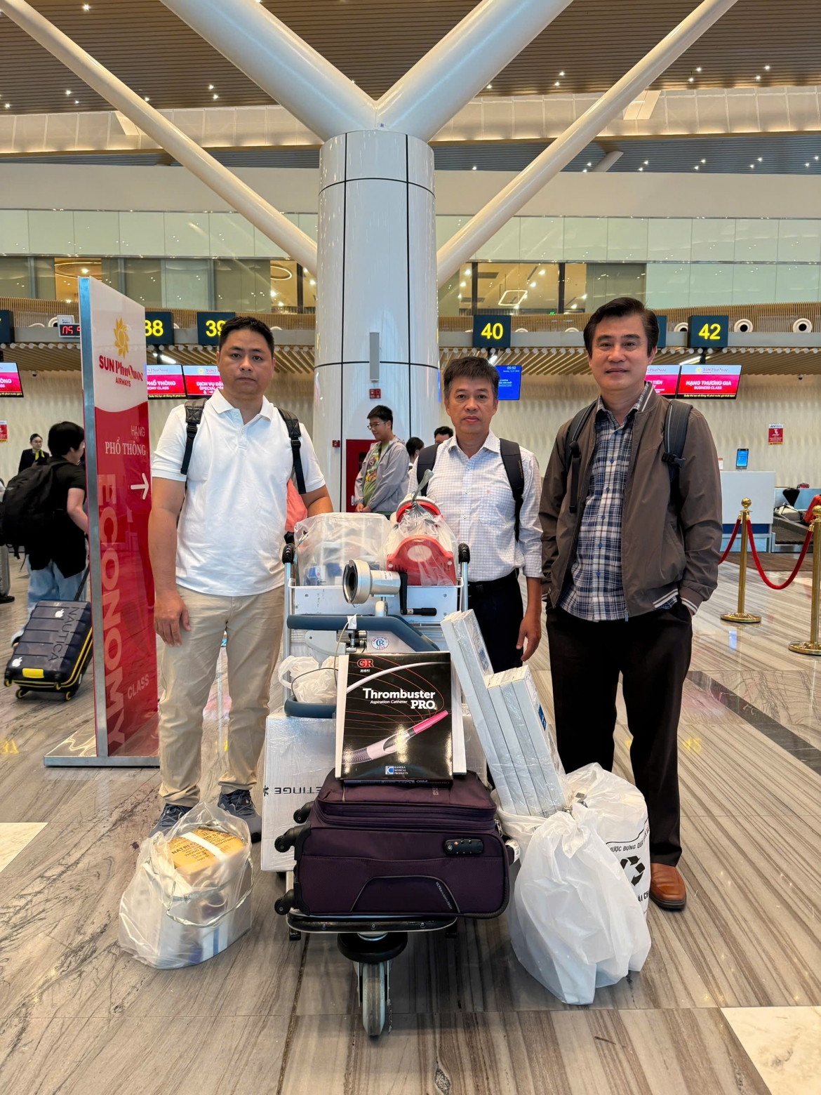 Chuyên gia hồi sức cấp cứu Bệnh viện Chợ Rẫy lên đường chi viện (Ảnh: BVCR cung cấp)